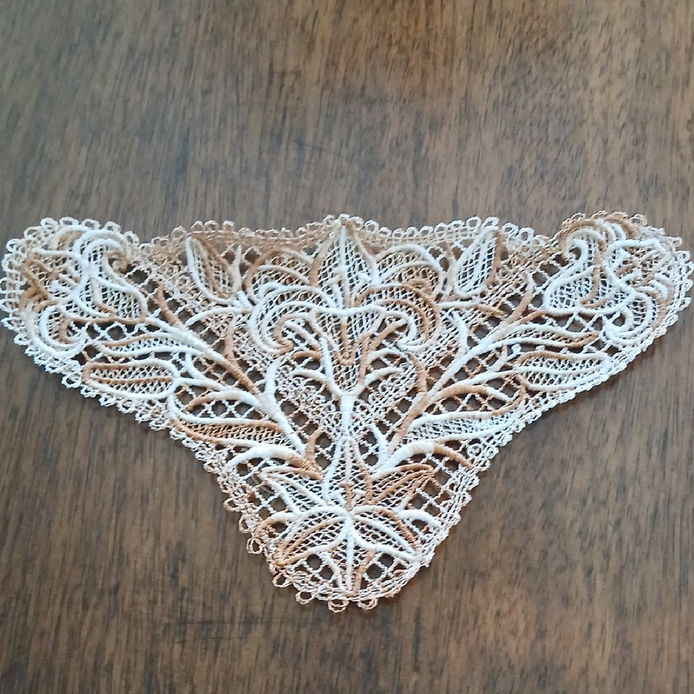 Delicate Lace Women's Panty in Cream